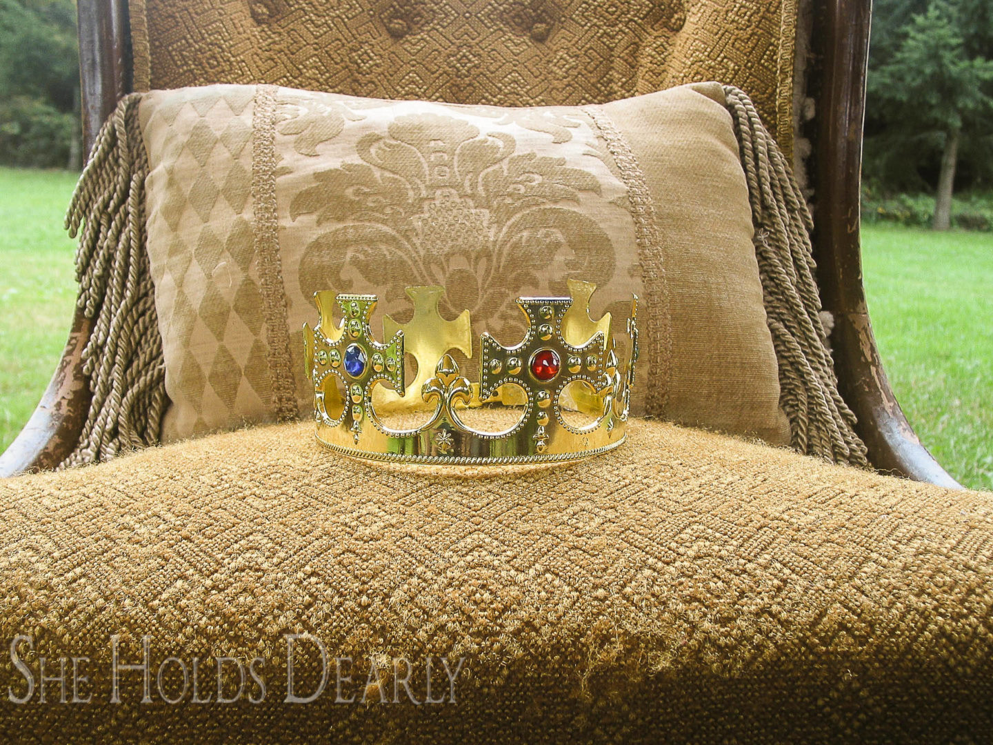 Crown on Throne, Chronicles of Narnia