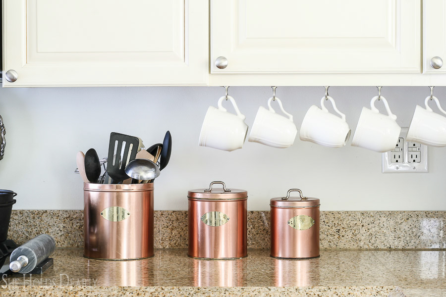 12 Creative Ways to Display Dishes She Holds Dearly