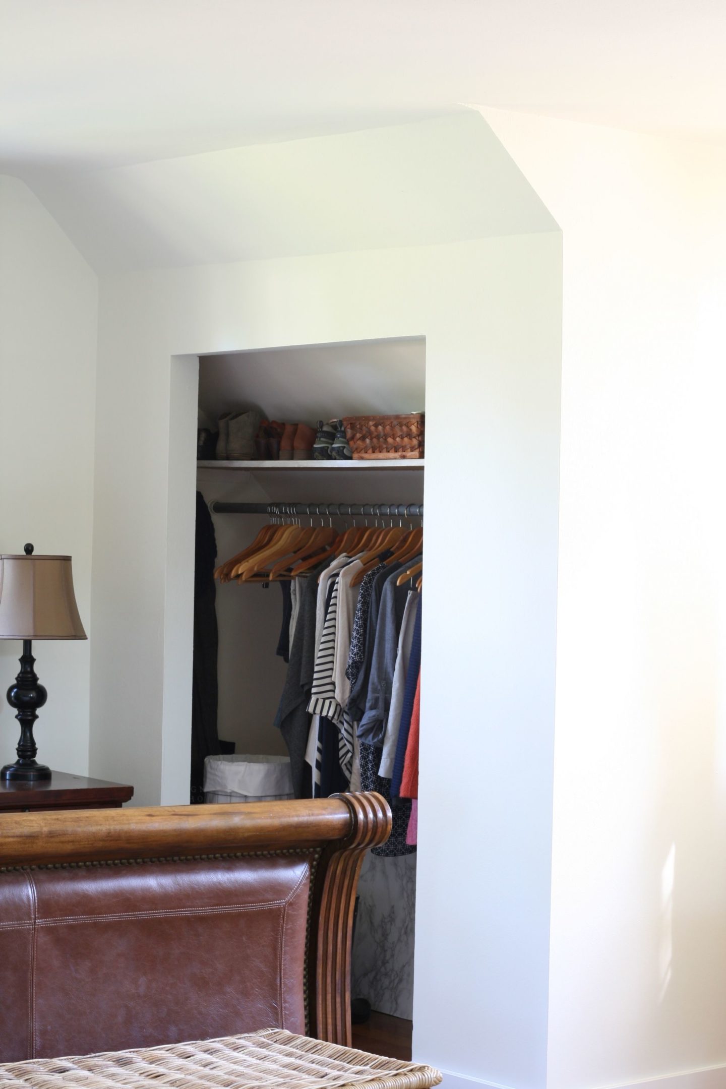7 Custom Closet Door Ideas She Holds Dearly