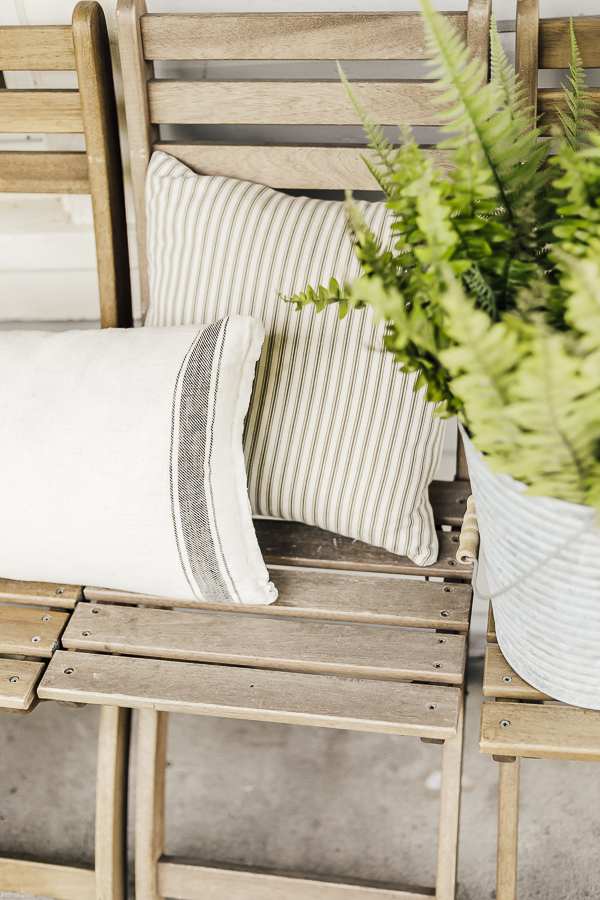 Spring Porch Decorating Ideas by sheholdsdearly.com