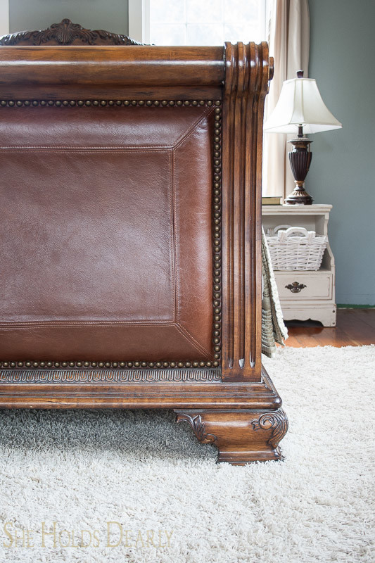 7 Tips For Selling Furniture On Craigslist She Holds Dearly