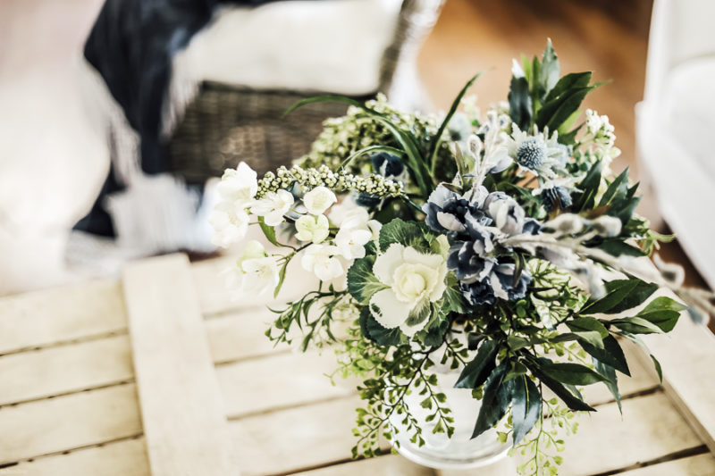 A Beginner’s Guide to Flower Arranging She Holds Dearly