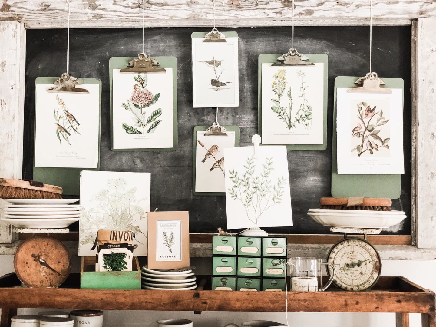 Green Clipboard Spring Wall Decor