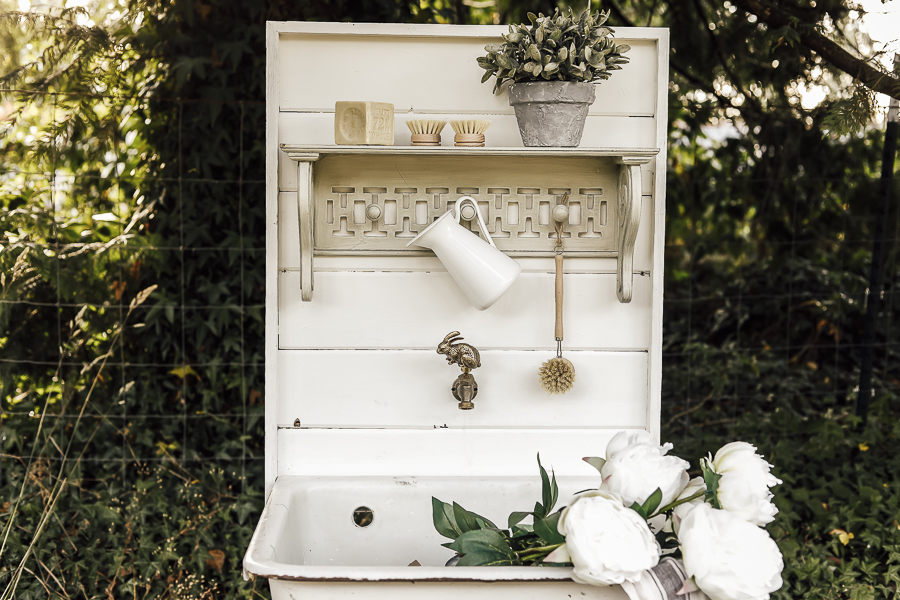 Farmhouse Garden Idea by sheholdsdearly.com