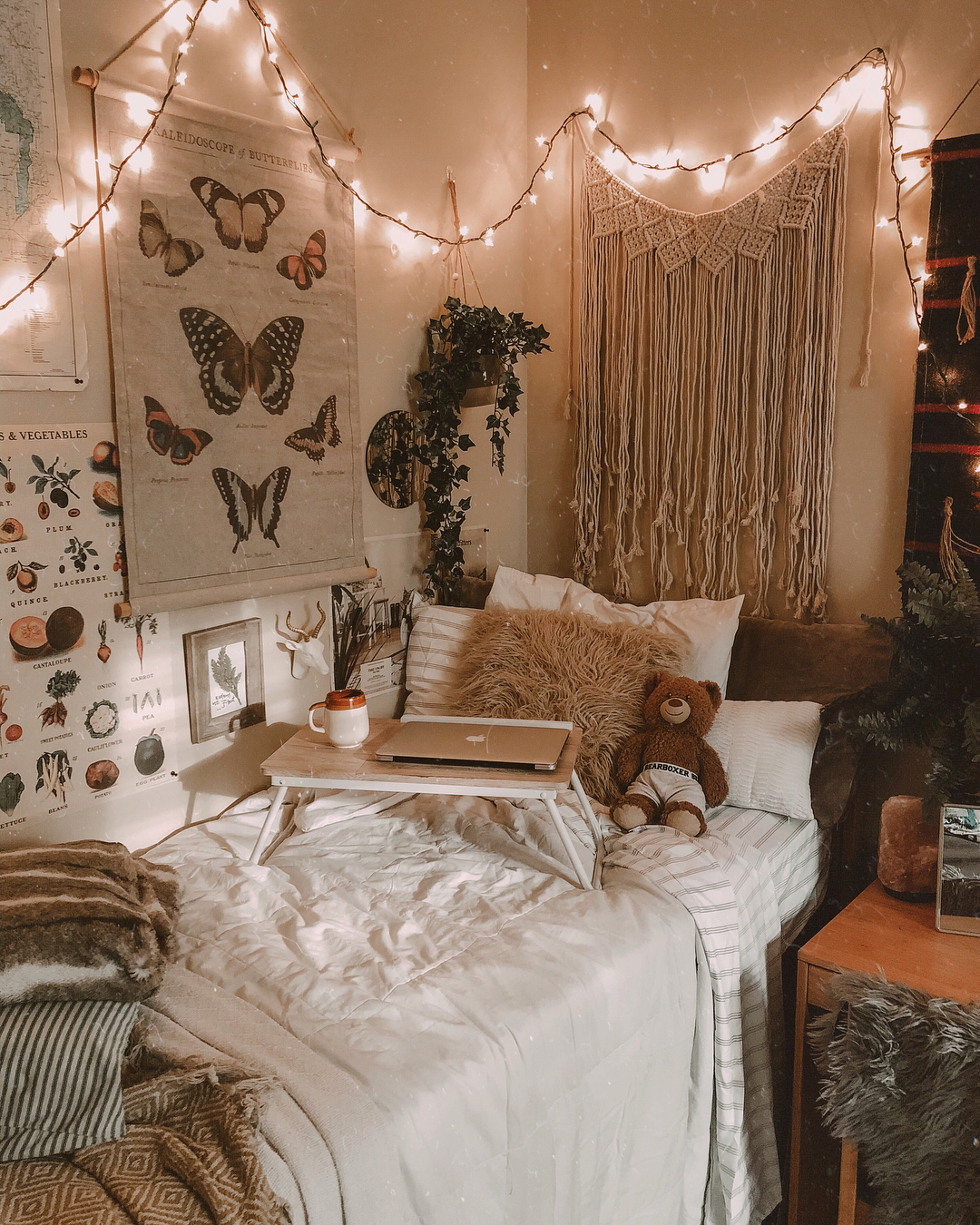 7 Hacks For The Best Dorm Room Vibe - Society19