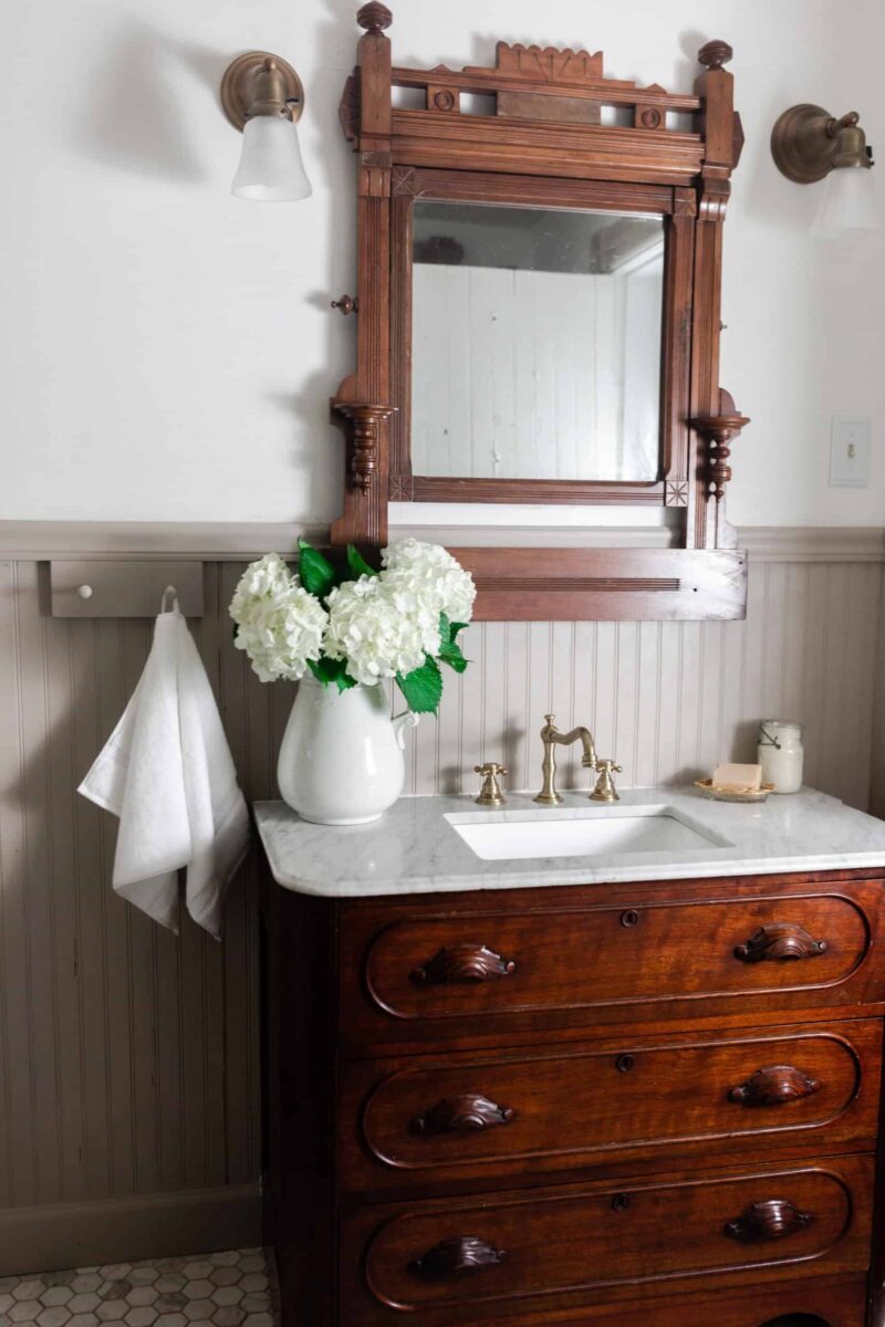 It’s Time for a Tour of my Friend’s 1800 Victorian Farmhouse! - She ...
