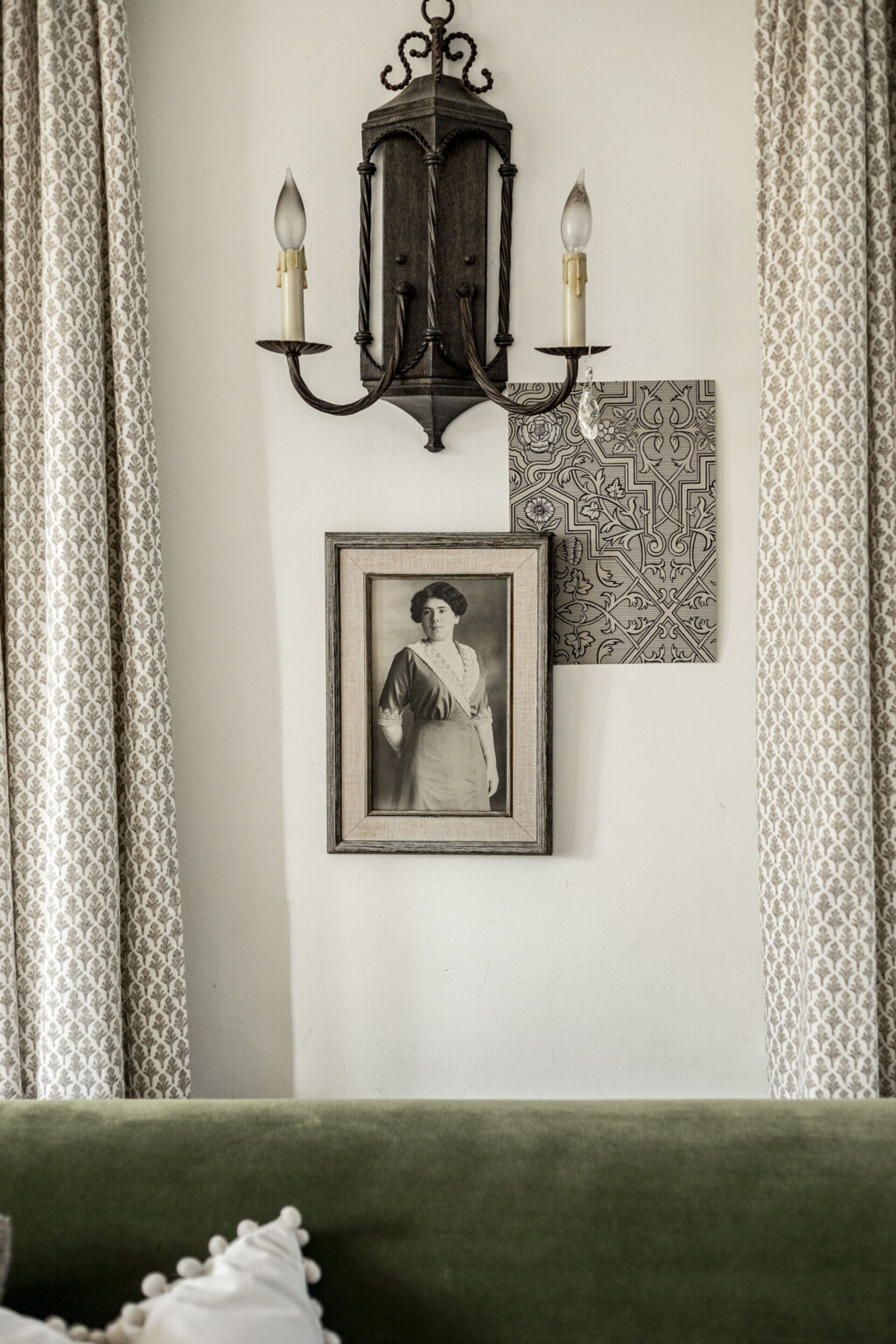 Choosing Wallpaper Like a Pro - She Holds Dearly